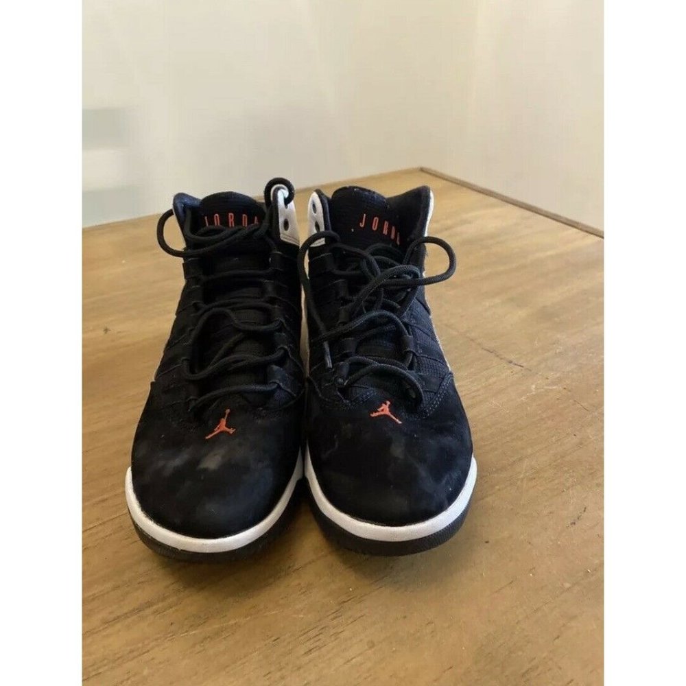 Nike Air Jordan Kid's Max Aura  AQ9214-101 - Size 6Y